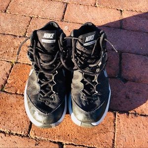 Black NIKE basketball shoes. Size 8